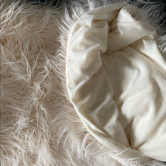 Threshold Faux Fur Throw - Picture 4 of 4